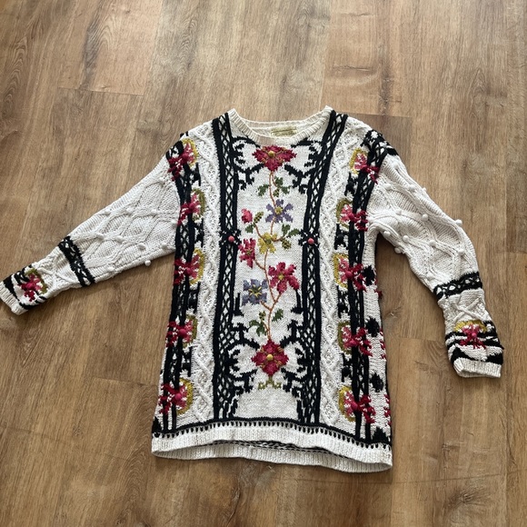 Hand Knit Hunters Run flower print sweater - Picture 2 of 5